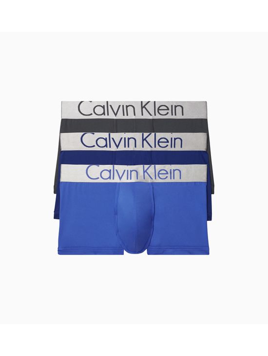 Rebajas en ropa interior y básicos de Calvin Klein para mujer y hombre