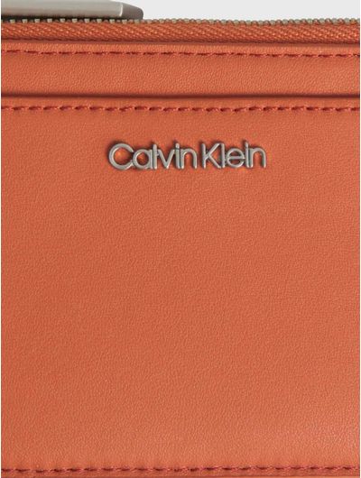 Tarjetero-Calvin-Klein-Naranja