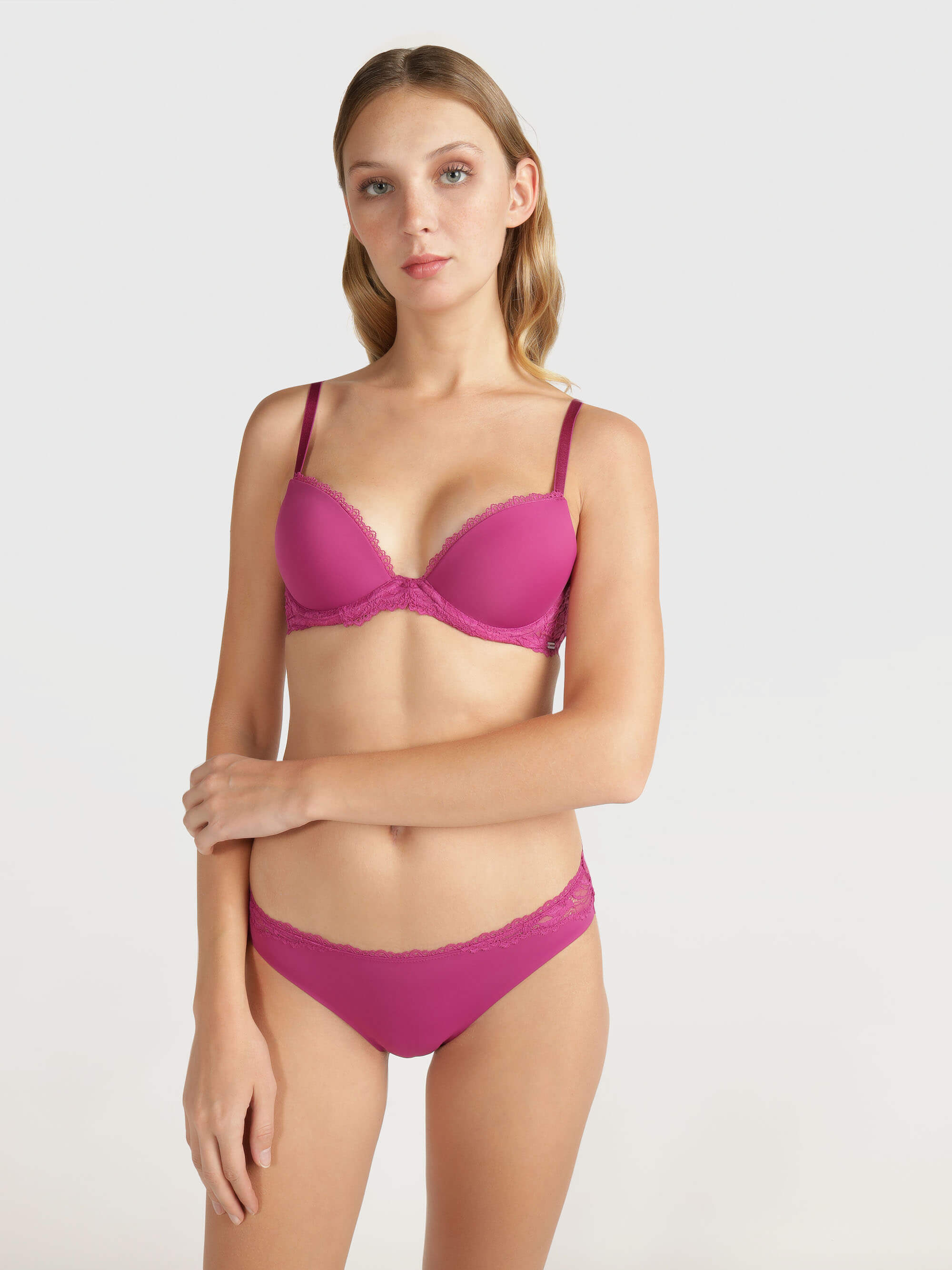 Brasier Calvin Klein Seductive Comfort Demi Lift Mujer Rosa