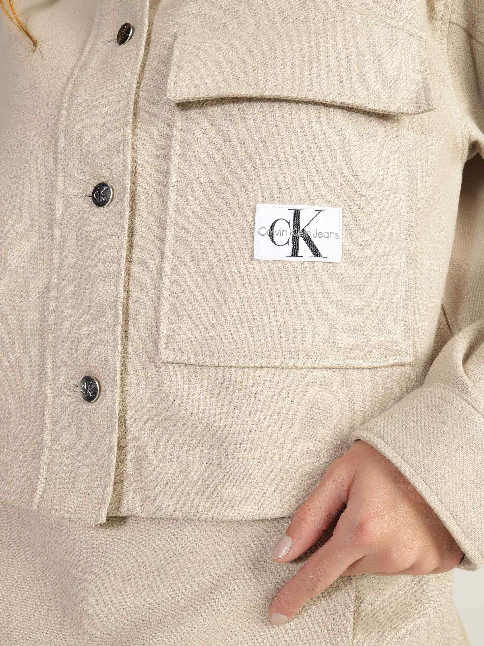 Sobrecamisa Calvin Klein con Bolsillo Mujer Beige