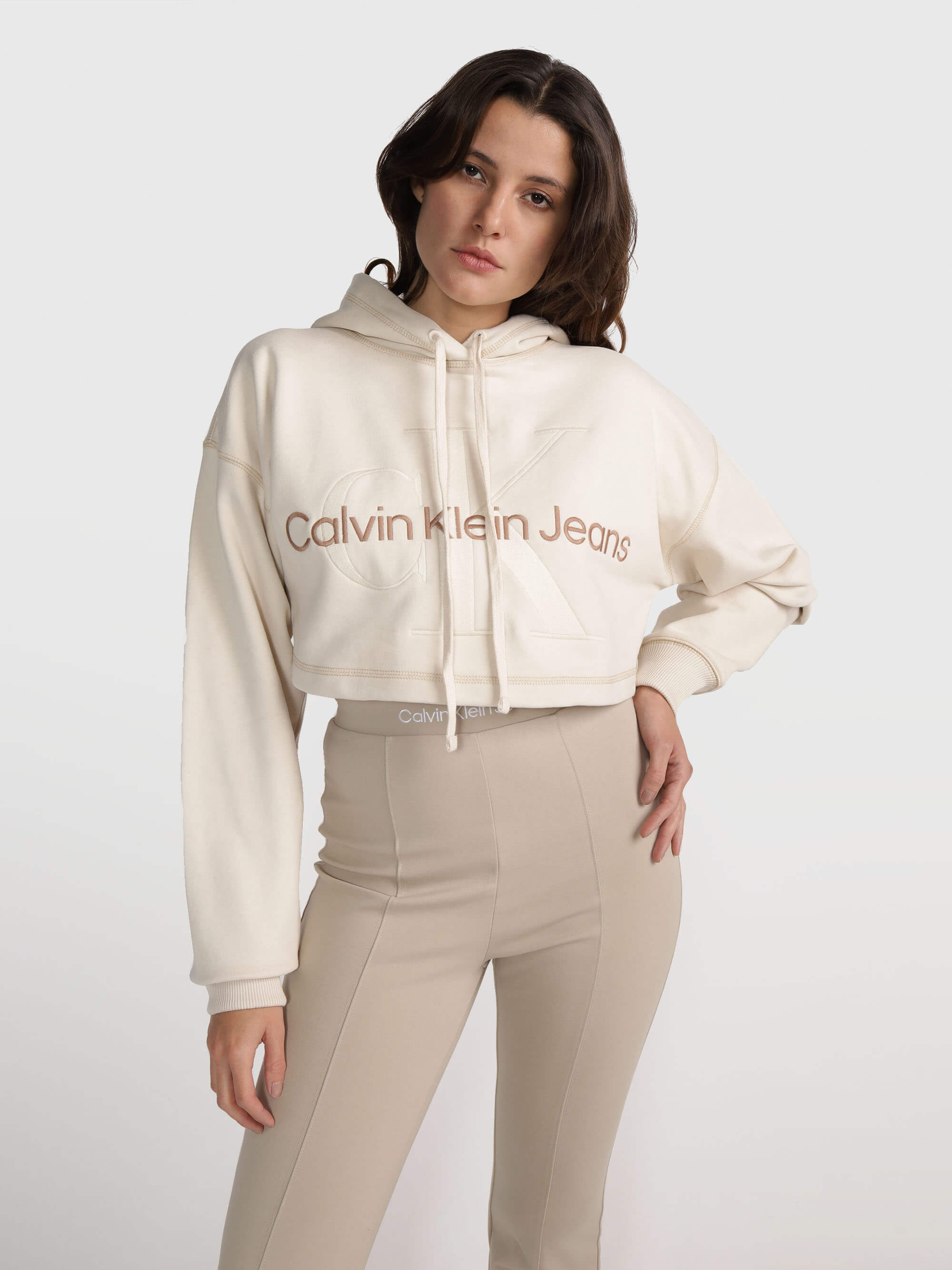 Sudadera Calvin Klein con Monograma Mujer Beige