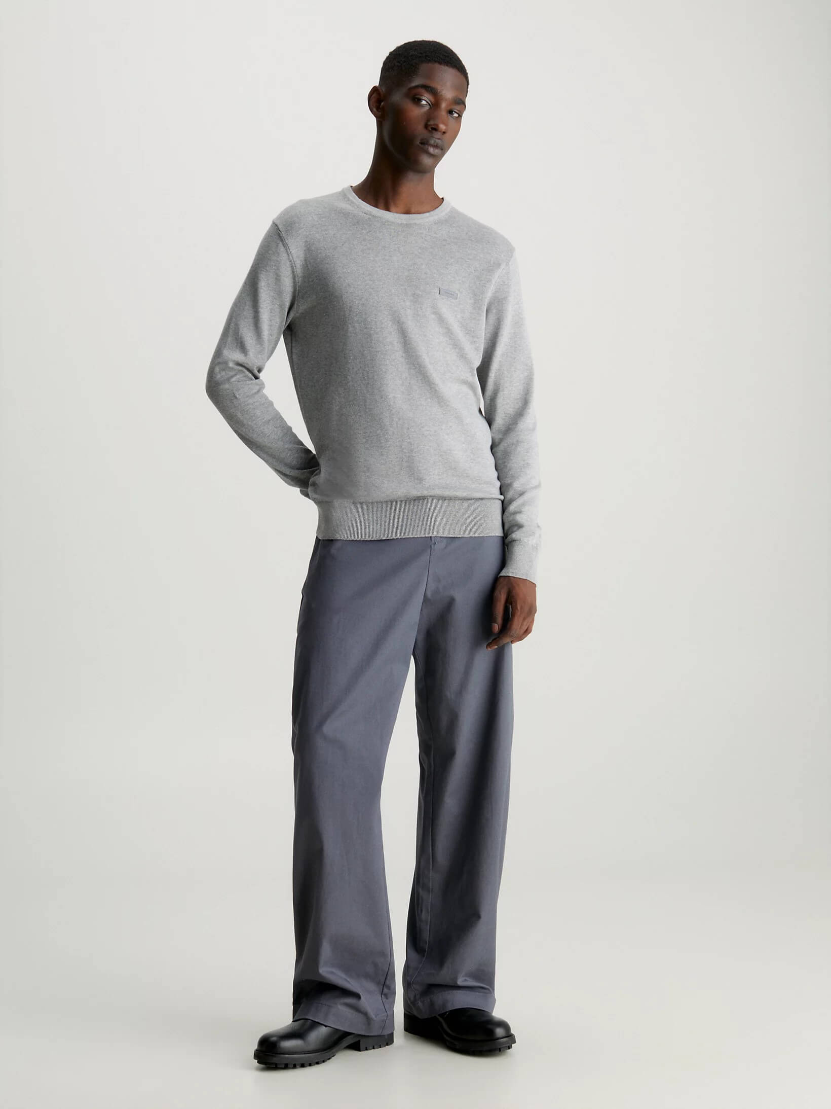 Suéter Calvin Klein Placa Hombre Gris