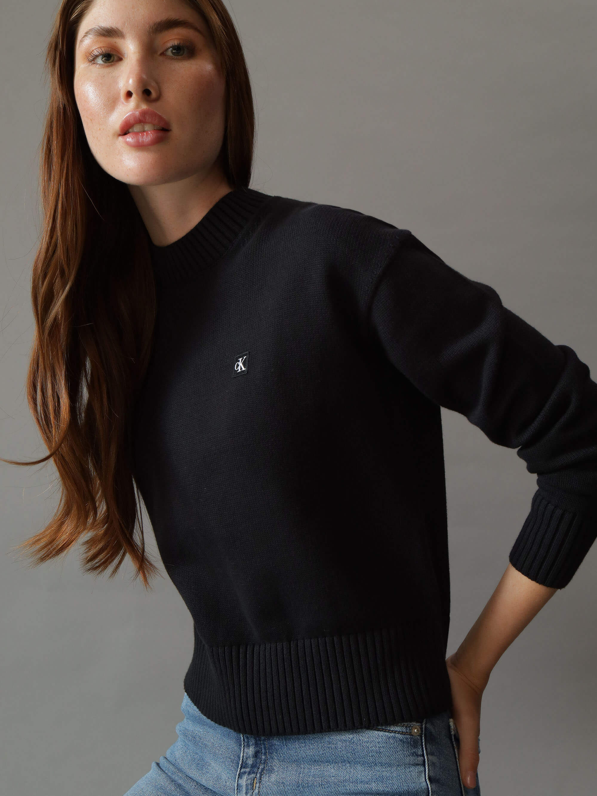 Suéter Calvin Klein con Monograma Mujer Negro