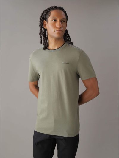 Playera-Calvin-Klein-con-Logo-Bordado-Hombre-Verde-Olivo