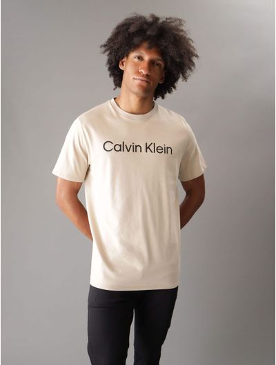 Playera-Calvin-Klein-logo-en-Contraste-Hombre-Beige