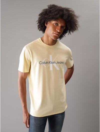 Playera-Calvin-Klein-Logo-Estampado-Hombre-Amarillo