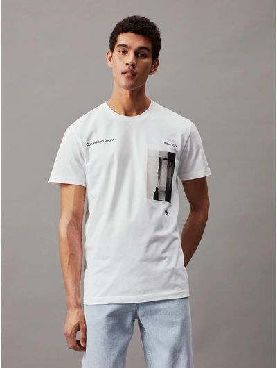 Playera-Calvin-Klein-Estampado-Fotografico-Hombre-Blanco