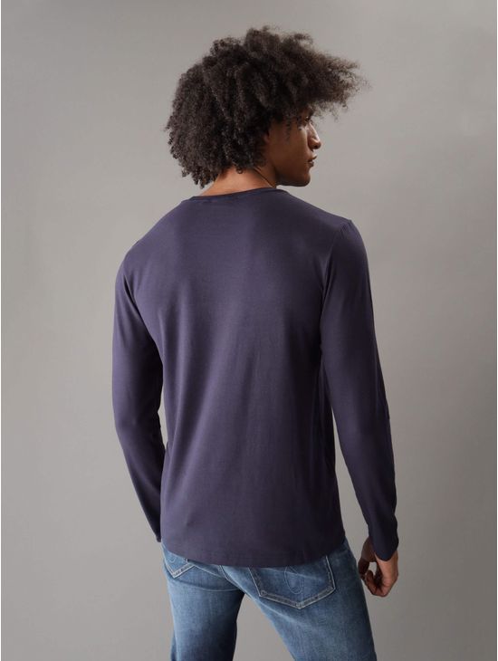 Playera-Calvin-Klein-Logo-en-Relieve-Hombre-Azul-Marino