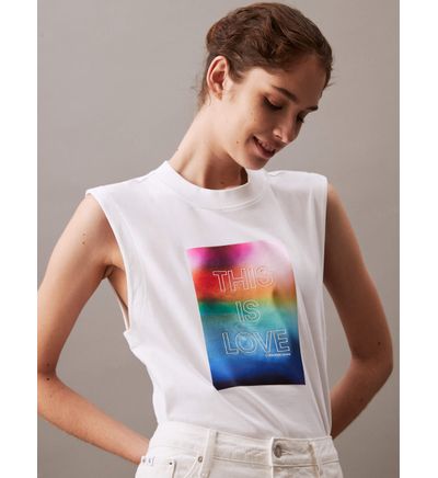 Playera Calvin Klein Pride Sin Mangas Blanco Playeras Calvin Klein calvinkleinmx