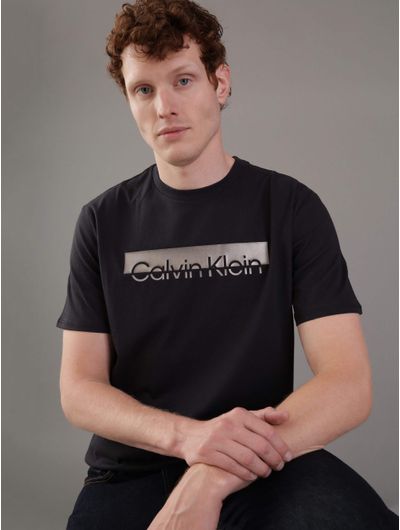 Playera-Calvin-Klein-Logo-Metalizado-Hombre-Negro