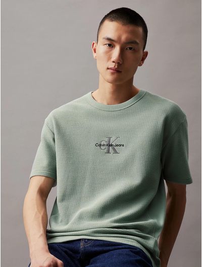 Playera-Calvin-Klein-Texturizada-con-Monologo-Hombre-Verde