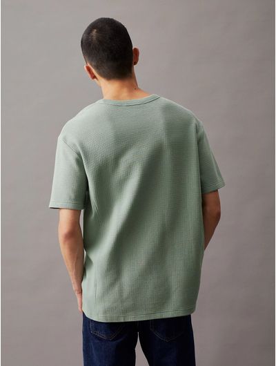 Playera-Calvin-Klein-Texturizada-con-Monologo-Hombre-Verde