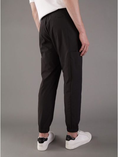 Pantalon-Calvin-Klein-Soft-Tech-Tapered-Cargo-Hombre-Negro