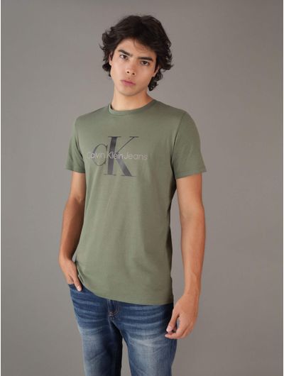 playera-calvin-klein-con-monologo-estampado-hombre-verde