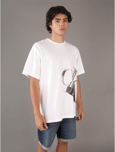 playera-calvin-klein-con-diseño-hombre-blanco