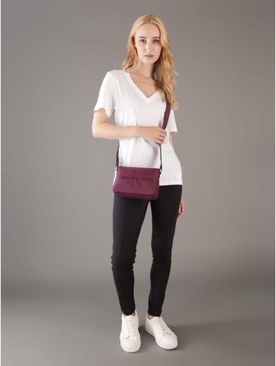 bolsa-calvin-klein-crossbody-con-monologo-estampado-mujer-morado