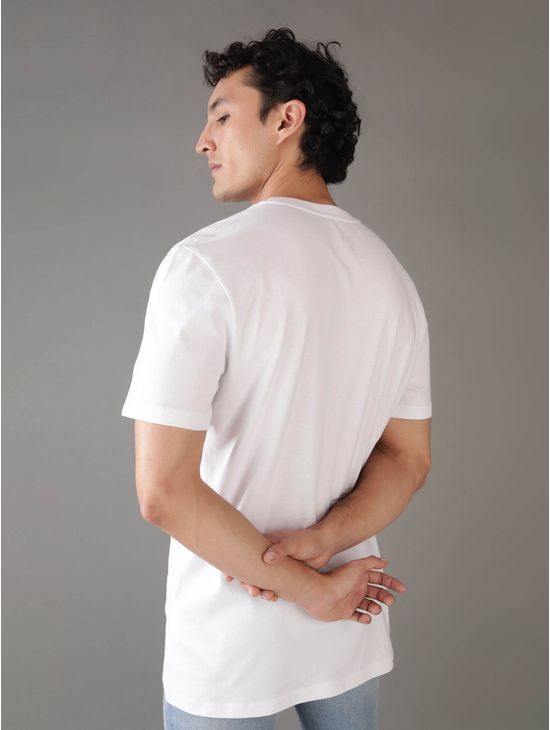 Playera-Calvin-Klein-con-Logo-en-Hombros-Hombre-Blanco