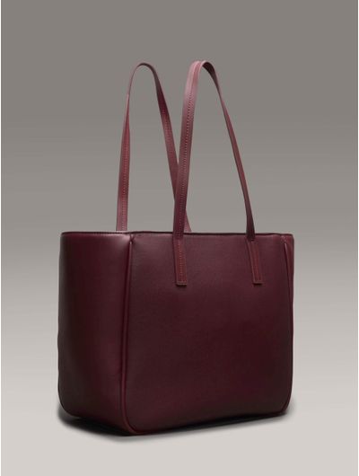 Bolsa-Calvin-Klein-Tote-con-Logo-Metalico-Mujer-Vino