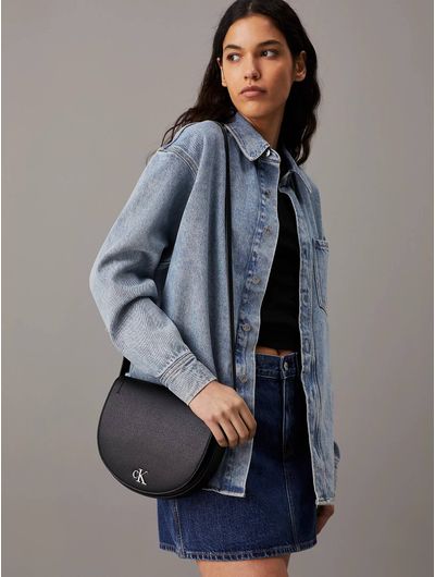 Bolsa-Calvin-Klein-Crossbody-Monograma-Metalico-Mujer-Negro