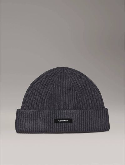 Gorro-Calvin-Klein-con-Logo-en-Placa-Hombre-Gris