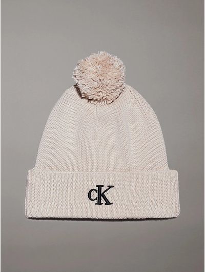 Gorro-Calvin-Klein-con-Pompon-Monograma-Beige