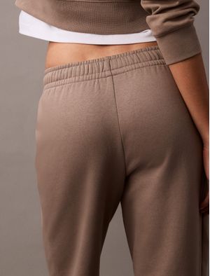 Jogger-Calvin-Klein-Monograma-Mujer-Cafe