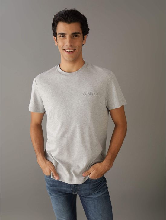 Playera-Calvin-Klein-Logo-en-Relieve-Hombre-Gris