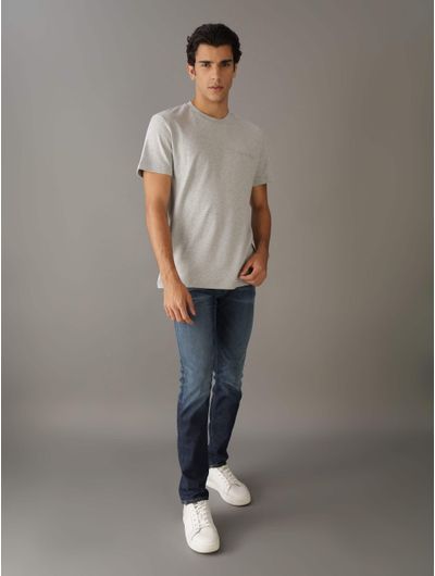 Playera-Calvin-Klein-Logo-en-Relieve-Hombre-Gris