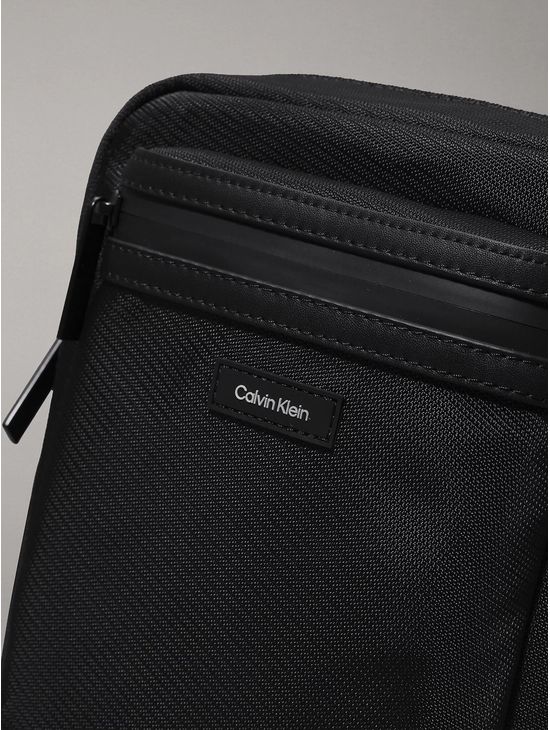 Bandolera-Calvin-Klein-Reporter-Hombre-Negro