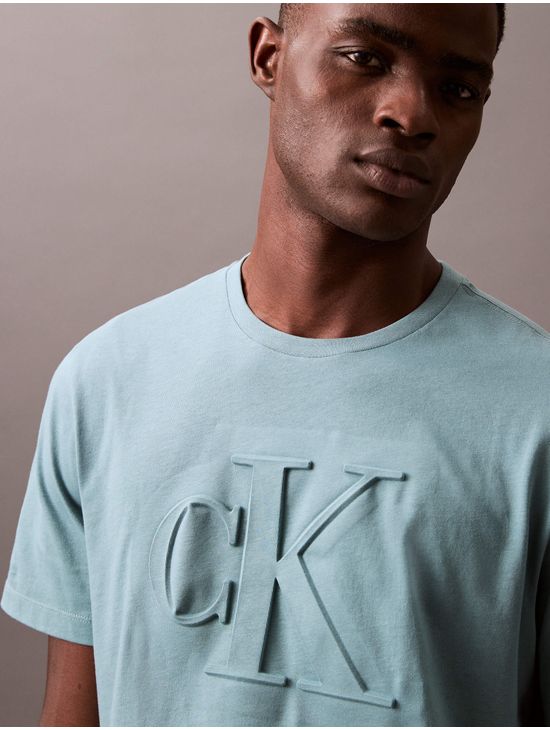 Playera-Calvin-Klein-Monograma-Relieve-Hombre-Azul