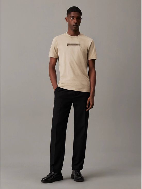 Playera-Calvin-Klein-Logo-Bordado-Hombre-Beige