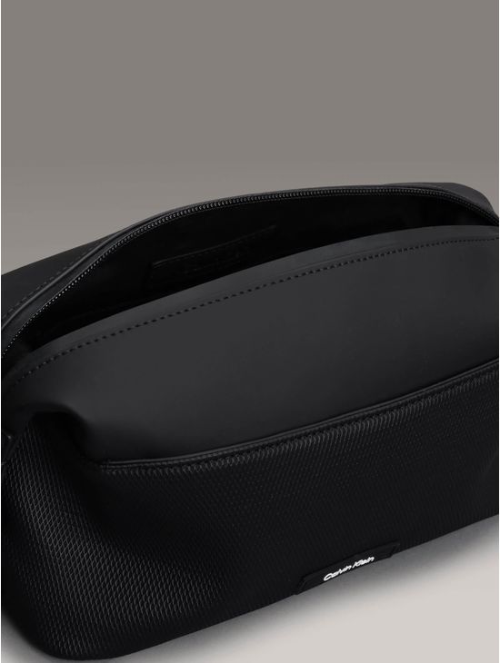Neceser-Calvin-Klein-con-Logo-Hombre-Negro