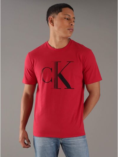Playera-Calvin-Klein-con-Monograma-CK-en-Degradado-Hombre-Rojo