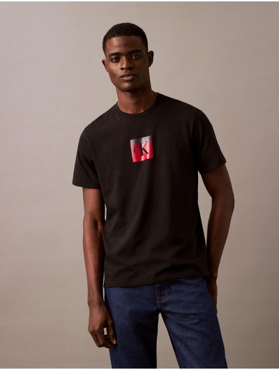 playera-calvin-klein-monograma-estampado-hombre-negro