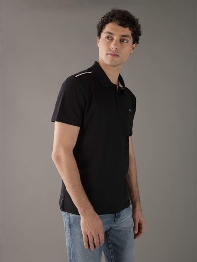 polo-calvin-klein-con-monograma-bordado-hombre-negro
