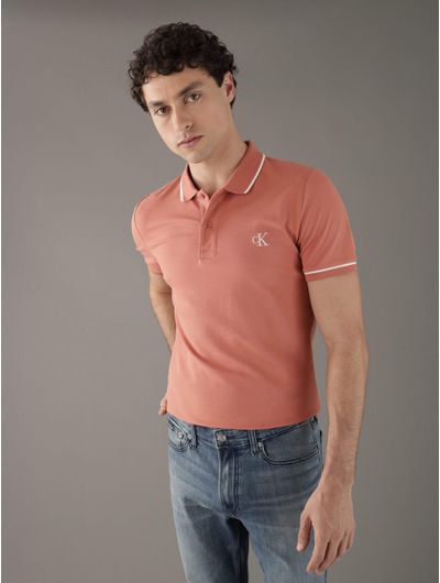 polo-calvin-klein-con-monograma-bordado-hombre-naranja