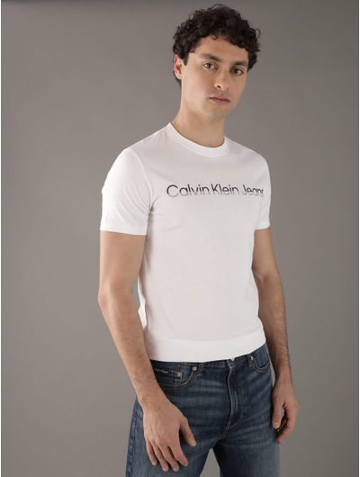 playera-calvin-klein-diseño-logo-hombre-blanco