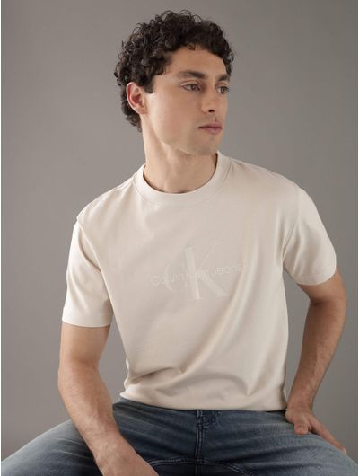 playera-calvin-klein-monologo-estampado-hombre-beige