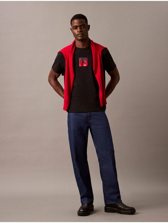 playera-calvin-klein-monograma-estampado-hombre-negro