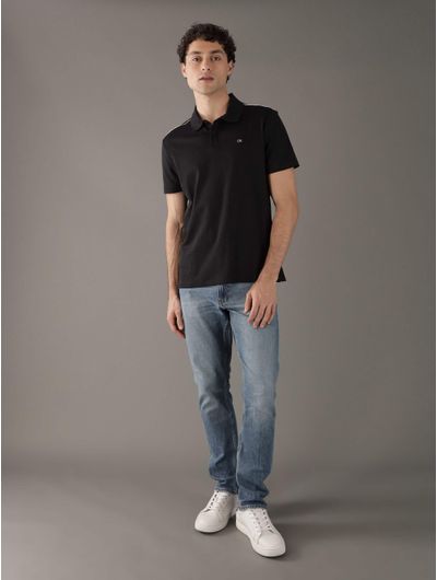 polo-calvin-klein-con-monograma-bordado-hombre-negro