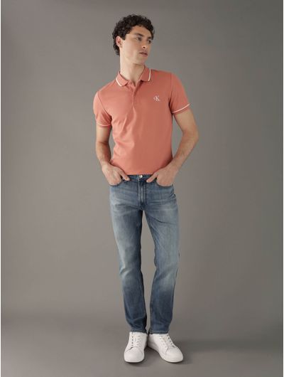 polo-calvin-klein-con-monograma-bordado-hombre-naranja