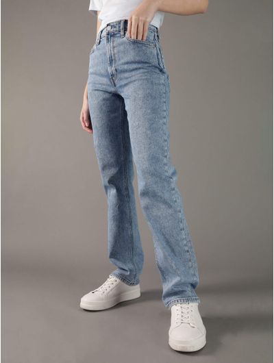 Jeans-Calvin-Klein-Logo-en-Placa-Mujer-Azul