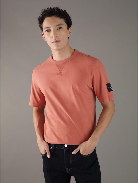 Playera-Calvin-Klein-Logo-en-Placa-Hombre-Naranja