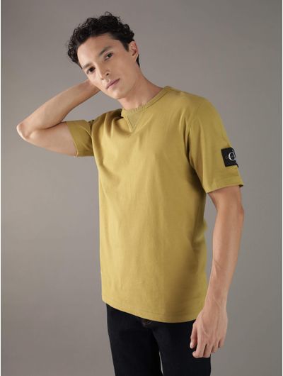 Playera-Calvin-Klein-Logo-en-Placa-Hombre-Verde
