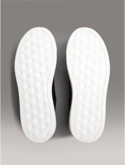 Tenis-Calvin-Klein-Monograma-Relieve-Hombre-Negro