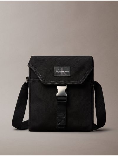 Bandolera-Calvin-Klein-Reporter-Monologo-Hombre-Negro