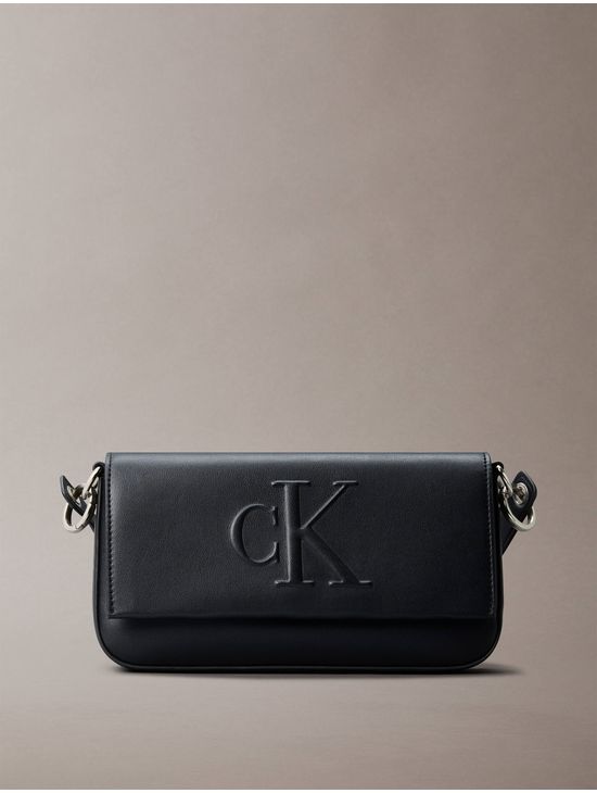 Bolsa-Calvin-Klein-Pouch-Monograma-Mujer-Negro