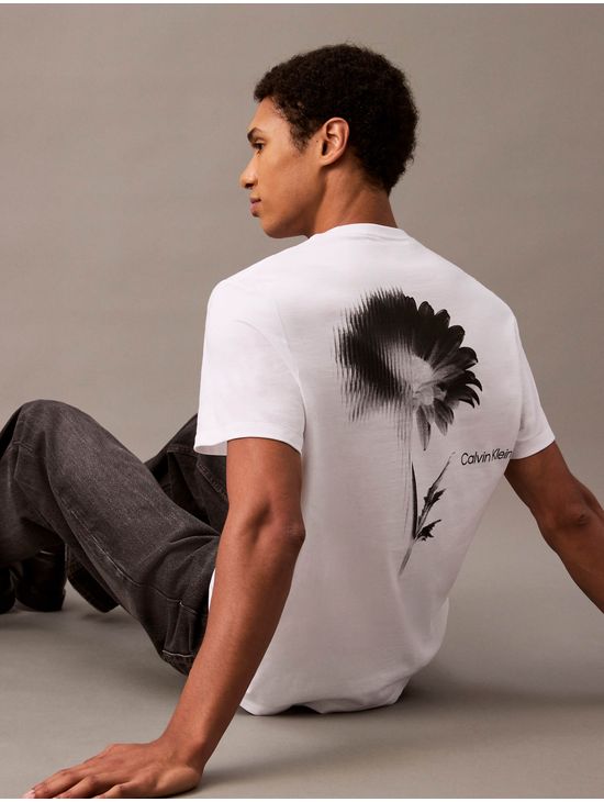 Playera-Calvin-Klein-Diseño-Espalda-Hombre-Blanco