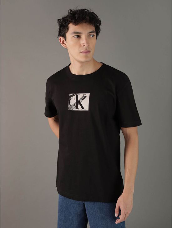Playera-Calvin-Klein-con-Monologo-Hombre-Negro