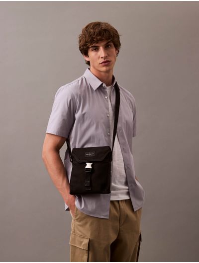 Bandolera-Calvin-Klein-Reporter-Monologo-Hombre-Negro